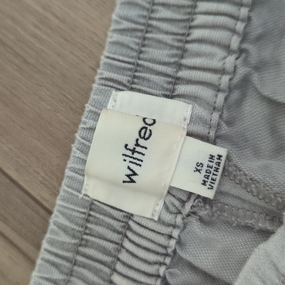 Aritzia, Wilfred, XS linen shorts, stone/grey - Picture 4 of 5